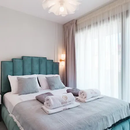 Windfall Luxury House Дом отдыха *